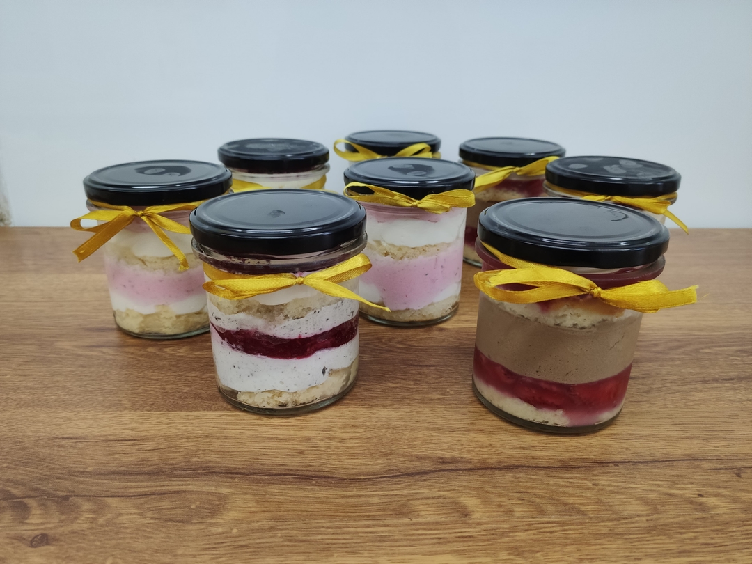 Słodkie Decyzje: Zanurz się w Degustacji Tortów przed Ważną Uroczystością